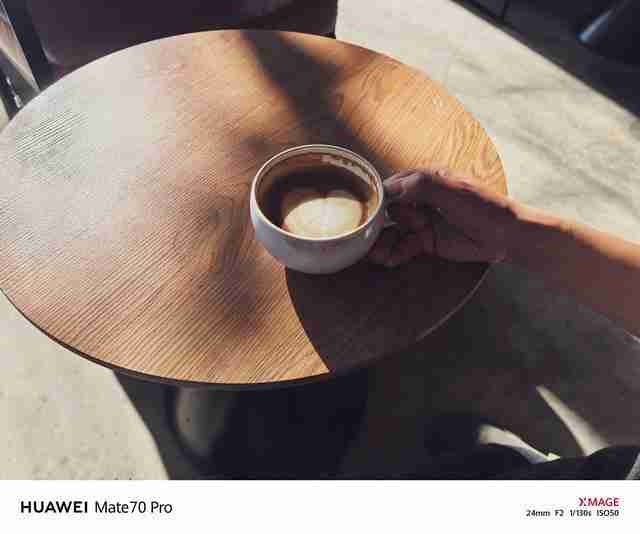 华为Mate 70 Pro拍照怎么样?红枫原色表现出色,96mm长焦彪悍