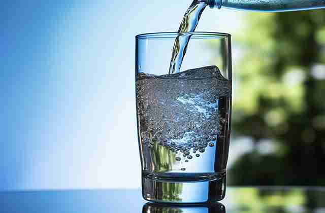 苏打水是水还是饮料 苏打水饮料的成分是什么 - php中文网