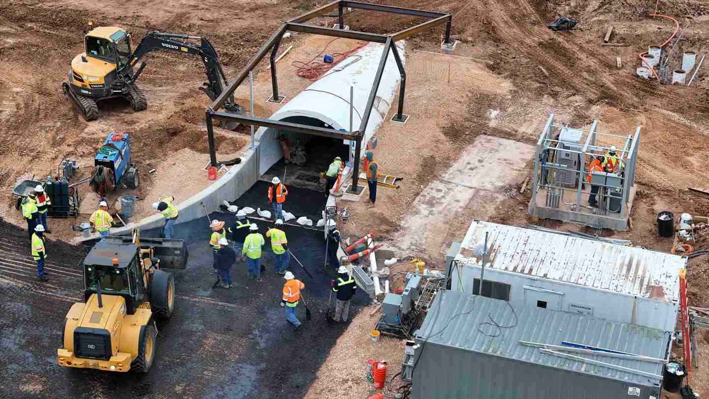 特斯拉得州工厂“赛博隧道”接近完工,出口外观酷似 Cybertruck