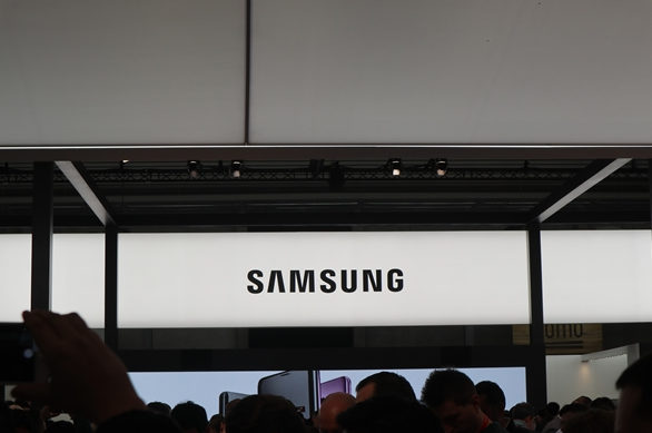 折叠屏手机热度衰退!三星计划明年缩减40%出货量