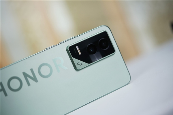 2000元档六边形战士!荣耀GT极光绿图赏