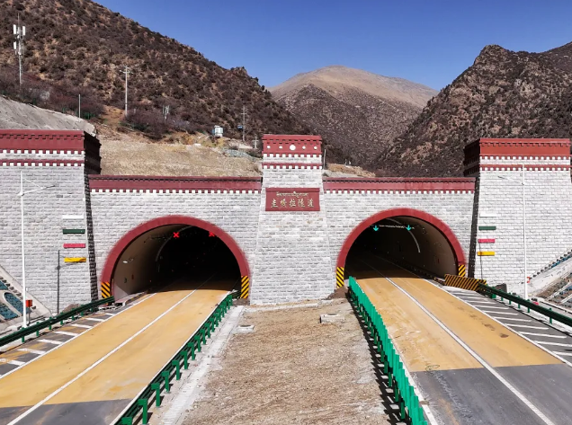 世界最长超高海拔公路隧道在西藏投用,全长 12.79 公里 世界最长超高海拔公路隧道在西藏投用,全长 12.79 公里
