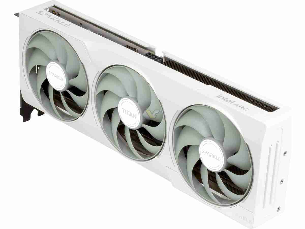撼与锐炫 B580 TITAN LUNA 显卡曝光:纯白配色,出厂超频