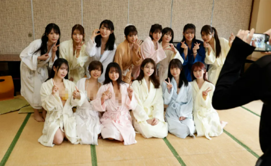 全明星集结!《英雄联盟》24位S1顶级女老师共演阵容曝光!