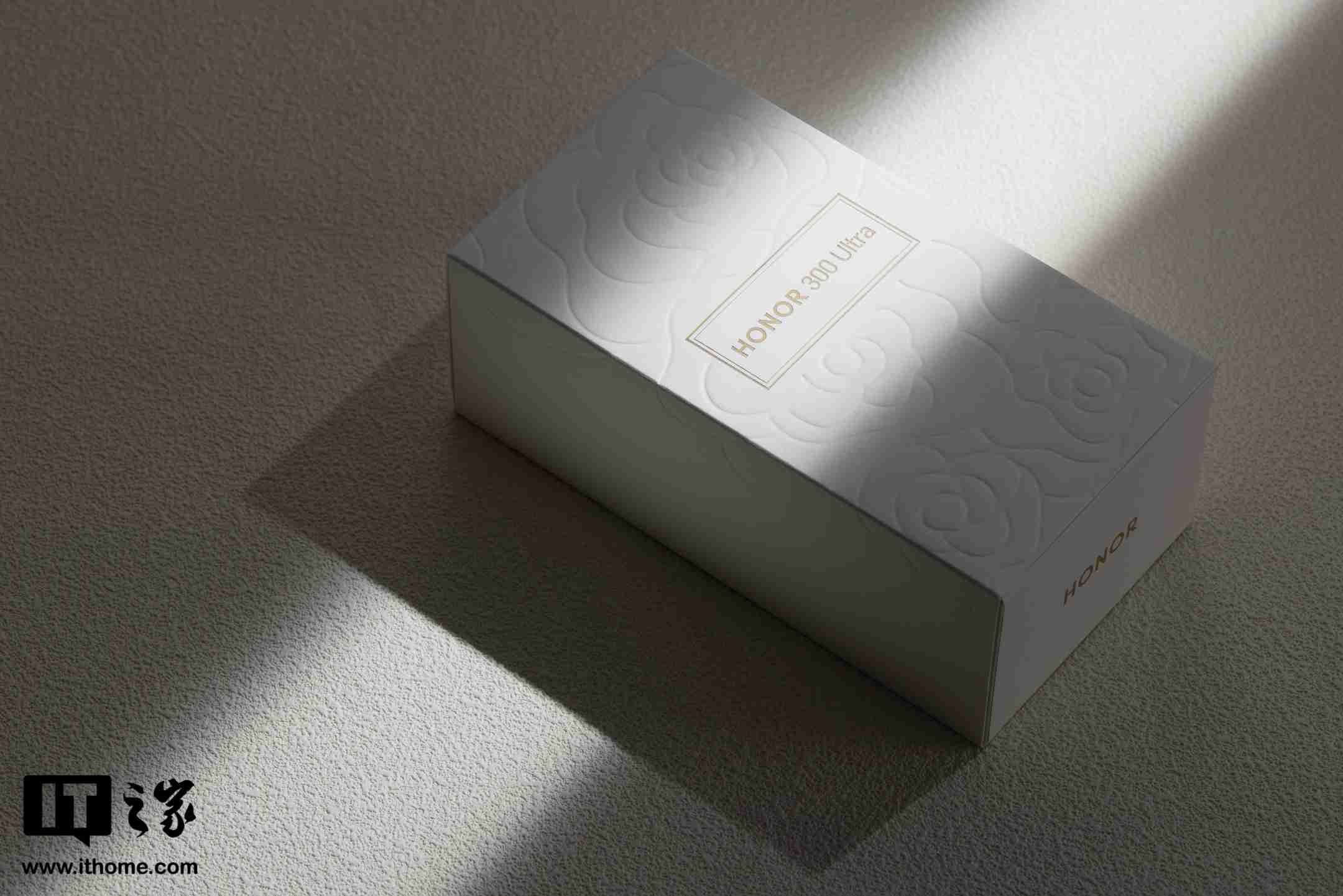 荣耀 300 系列手机图赏:首次引入 Ultra,浮雕印花,大自然美学