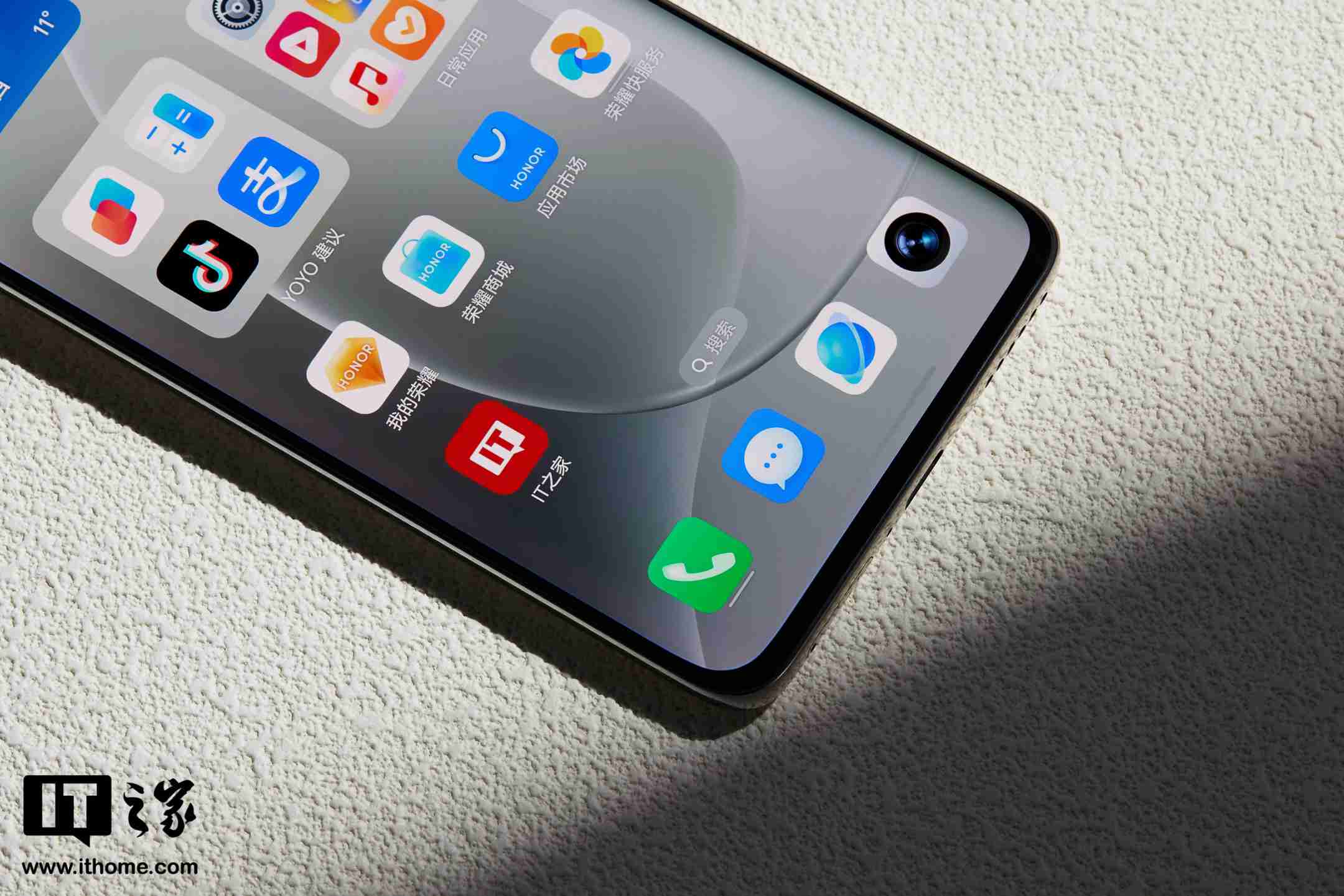 荣耀 300 系列手机图赏:首次引入 Ultra,浮雕印花,大自然美学