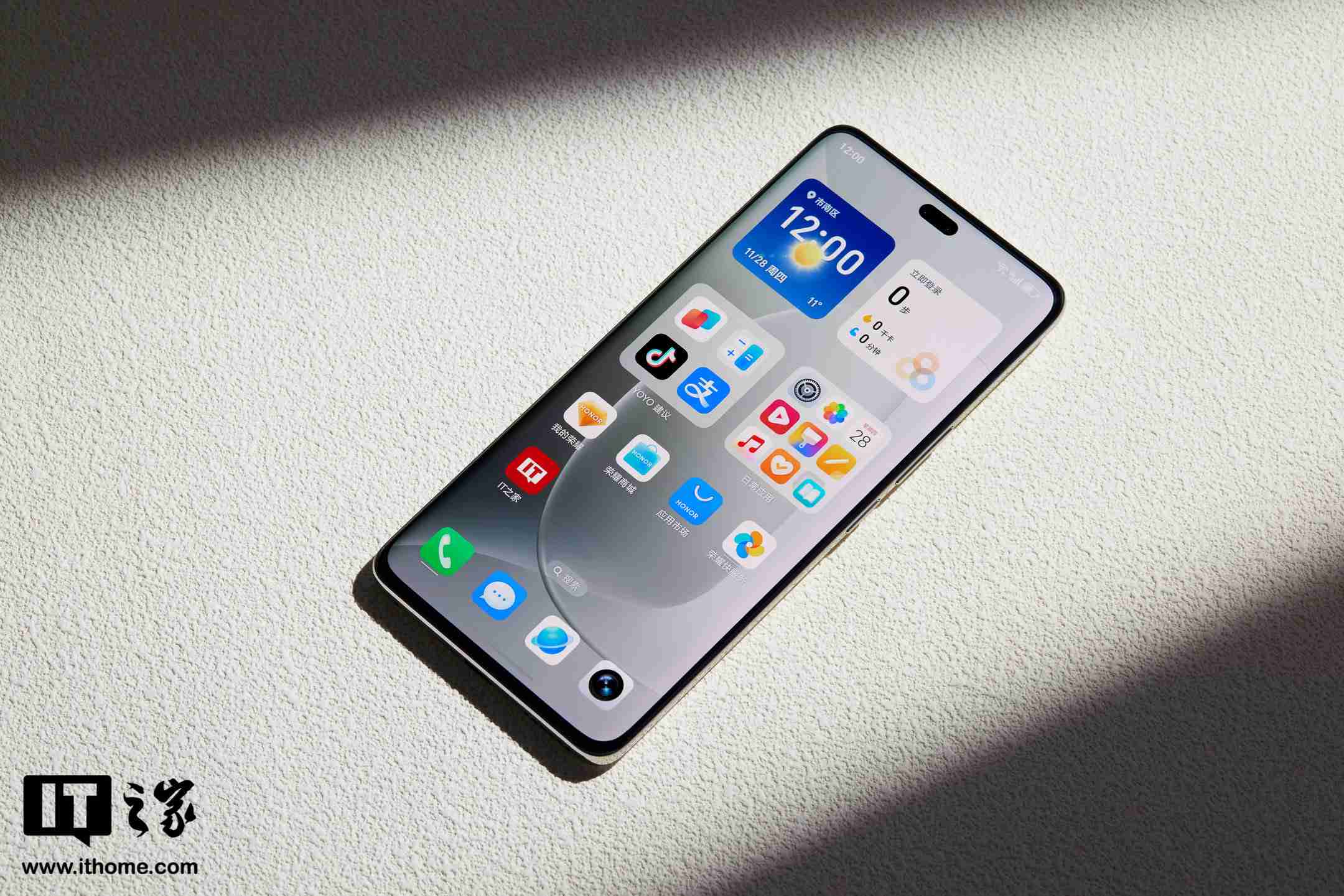 荣耀 300 系列手机图赏:首次引入 Ultra,浮雕印花,大自然美学