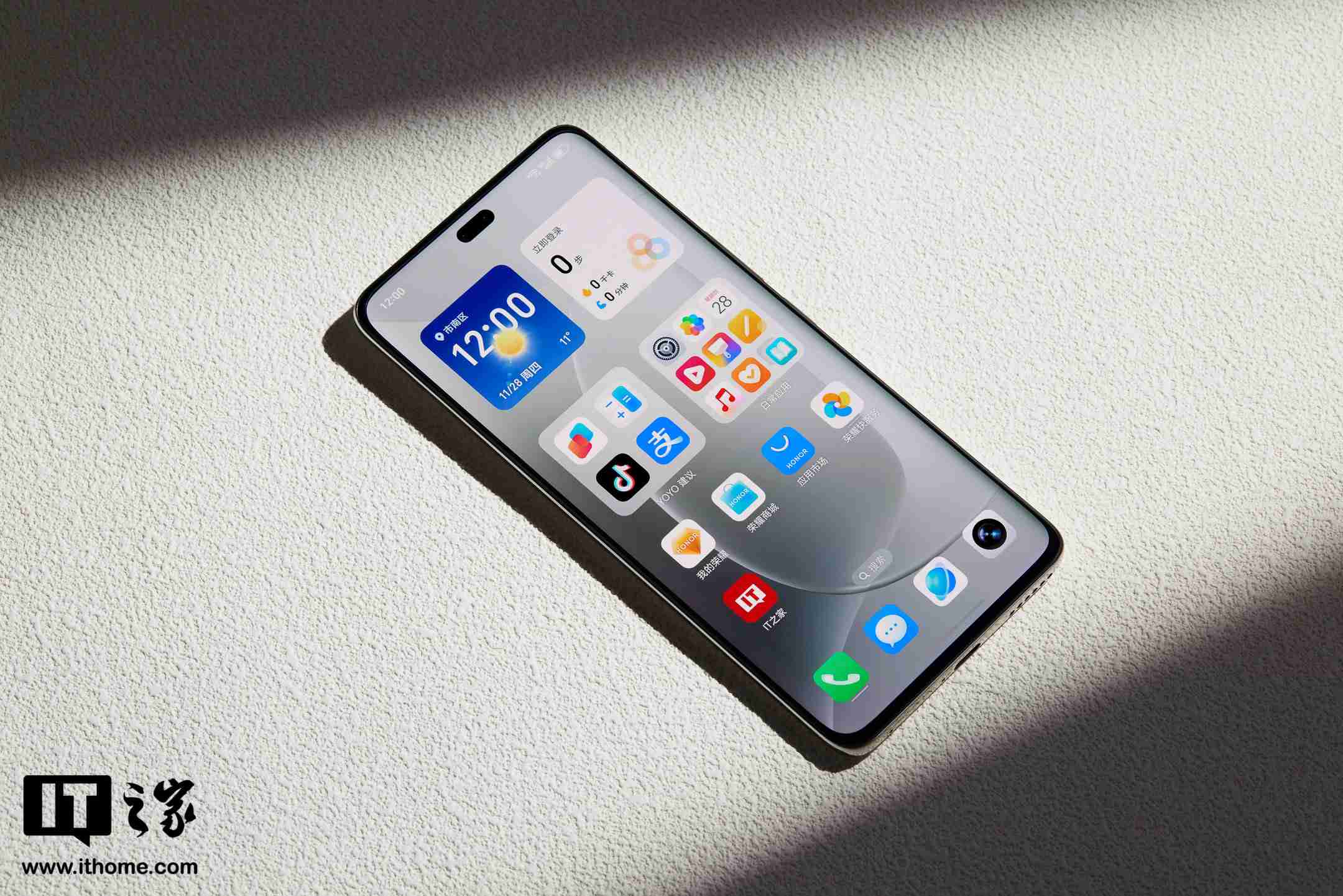 荣耀 300 系列手机图赏:首次引入 Ultra,浮雕印花,大自然美学