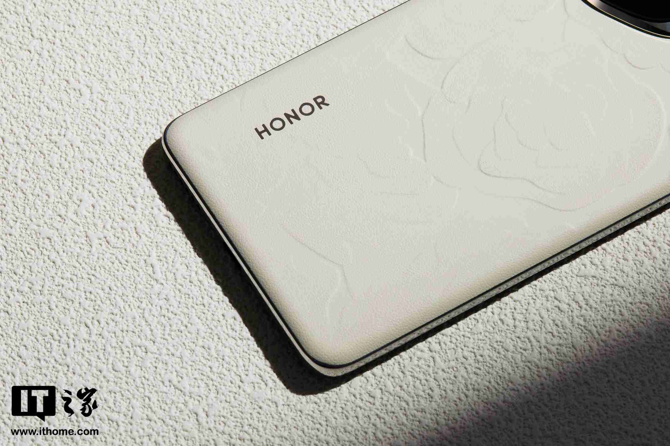 荣耀 300 系列手机图赏:首次引入 Ultra,浮雕印花,大自然美学