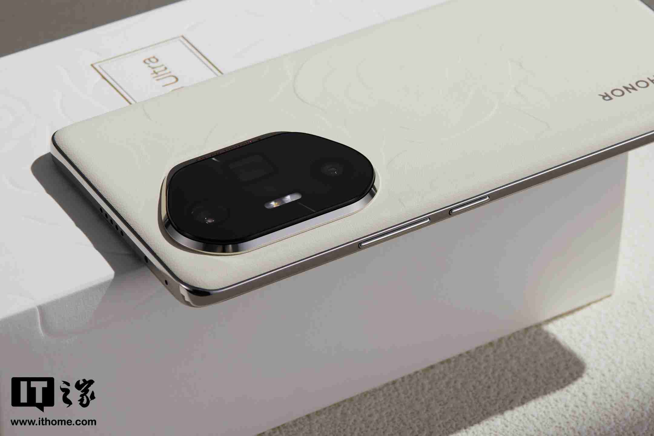 荣耀 300 系列手机图赏:首次引入 Ultra,浮雕印花,大自然美学