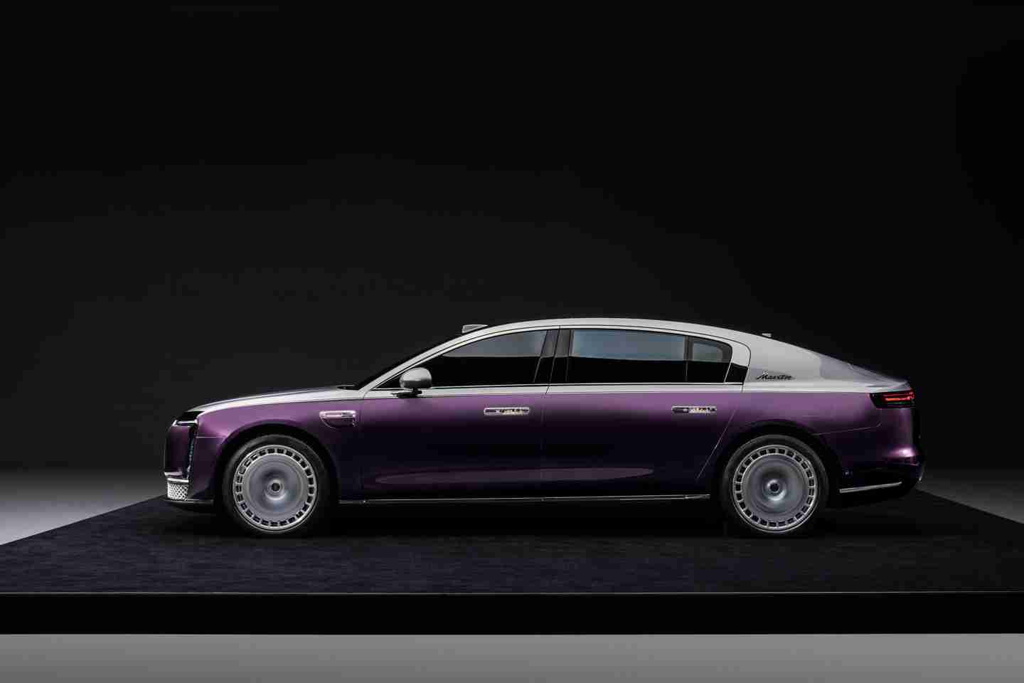 六代机理念 + 8S 设计标准打造,尊界 S800 首发多项华为顶尖黑科技