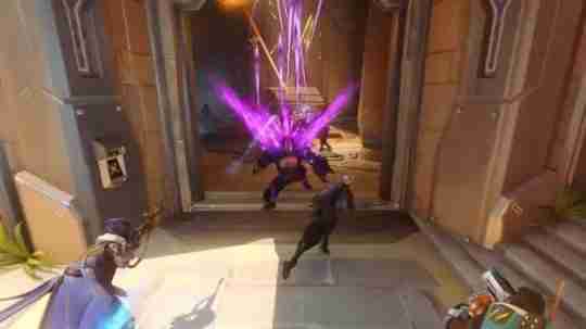 《守望先锋2》新英雄实机公开！可改变地形可爬墙