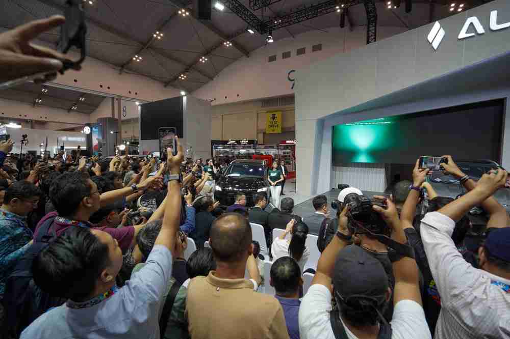 睿蓝汽车登陆东南亚市场，首款全球车睿蓝8在印尼首发亮相