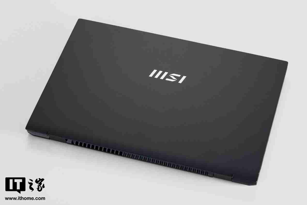 【IT之家开箱】微星尊爵 13 AI+ Evo 2024 图赏：990g 极致轻薄本