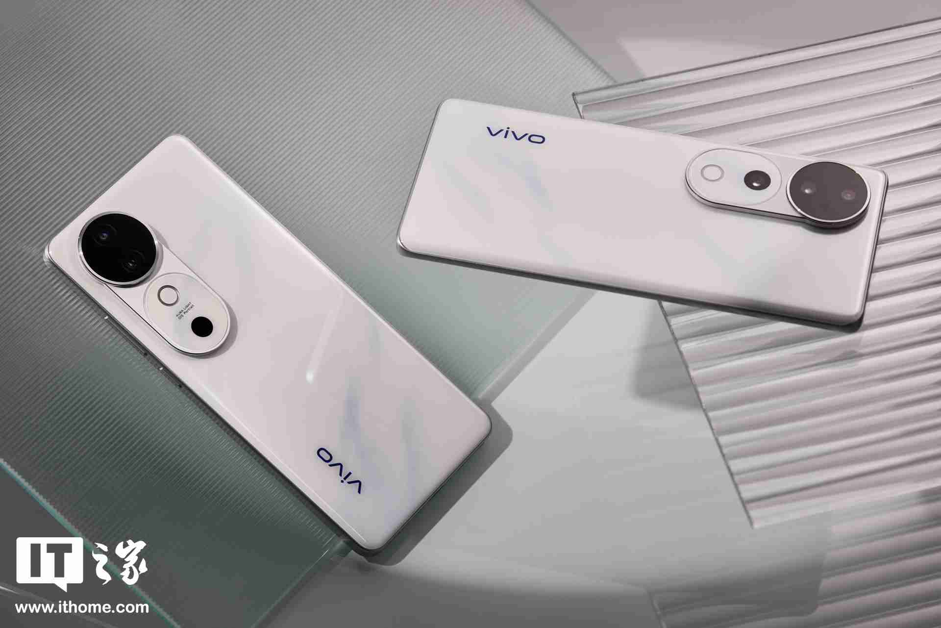vivo S20 系列手机官网开启预约：竖直排列镜头模组设计、有望配备环形闪光灯