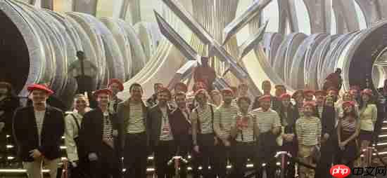 全公司都来了？《光与影：33号远征队》工作室晒集体大合照！