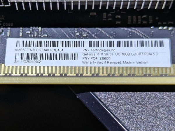 RTX 5070 Ti频繁宕机崩溃:竟是标签覆盖金手指!撕下就没保修玩家两难