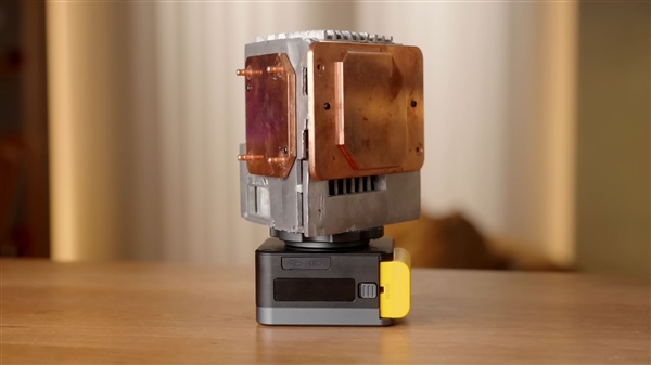 真大神！中国女玩家打造三合一游戏主机：PS5、Xbox Series S、Switch 2首次合体