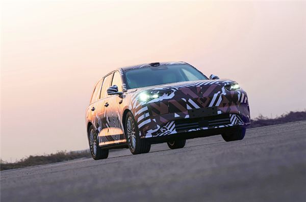 车长超5.3米的全尺寸 长城魏牌旗舰SUV谍照发布:转弯超灵活