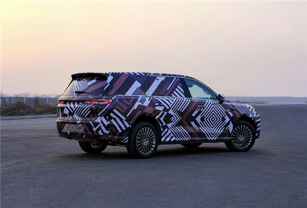 车长超5.3米的全尺寸 长城魏牌旗舰SUV谍照发布:转弯超灵活