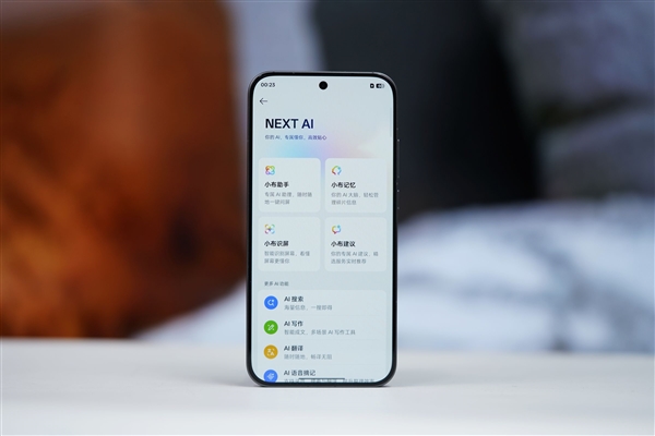 透明RGB光环 辨识度拉满!真我Neo8图赏