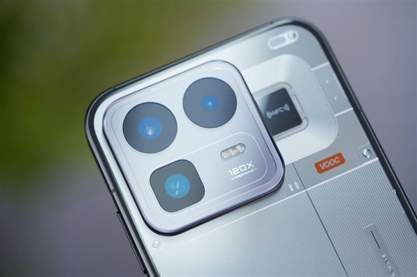 透明RGB光环 辨识度拉满!真我Neo8图赏