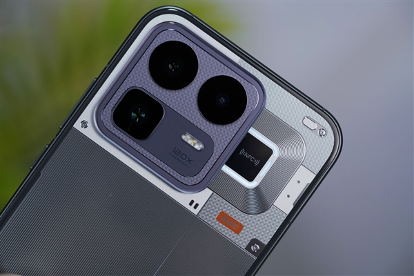 透明RGB光环 辨识度拉满!真我Neo8图赏