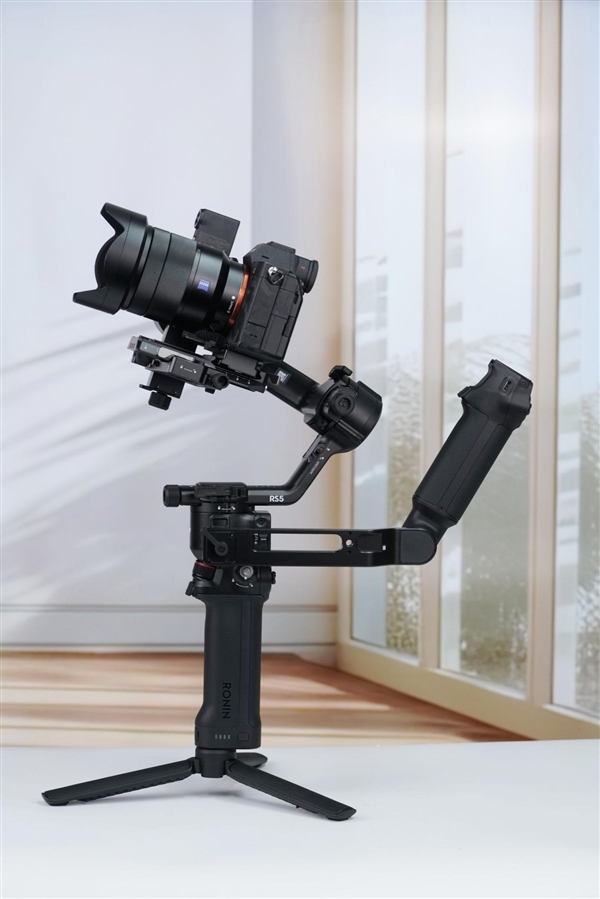 新一代相机增稳利器！大疆DJI RS 5手持云台稳定器图赏