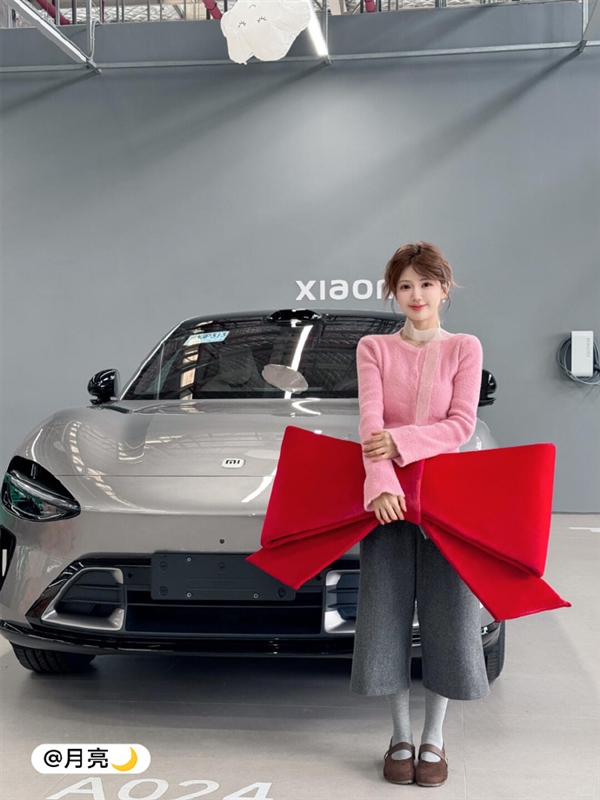 雷军晒喜提小米新车的车主：小姐姐一个比一个漂亮