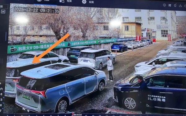 新车刚提6天遭4S店员开门杀！协商未果卖车 贬值3.5万元