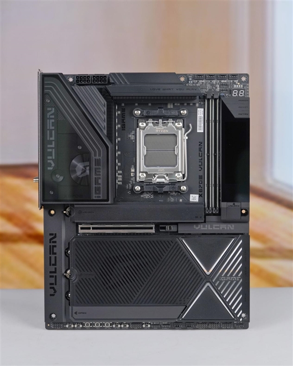 刷新超频记录！七彩虹iGame X870E Vulcan OC V14图赏