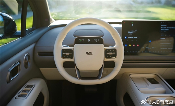 新一代理想L9内饰疑曝光：大联屏依旧 但一个家族化设计被砍