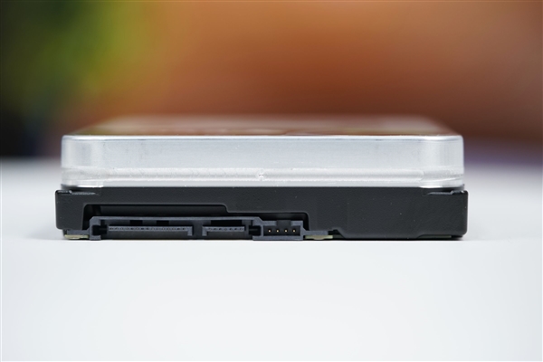 终于告别SMR叠瓦盘！希捷银河Exos 32TB硬盘图赏