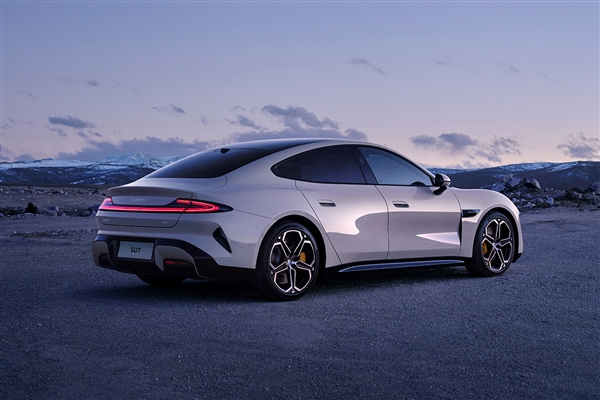 自己买也要花钱!雷军满足网友要求晒自己开的车:还会买新一代小米SU7