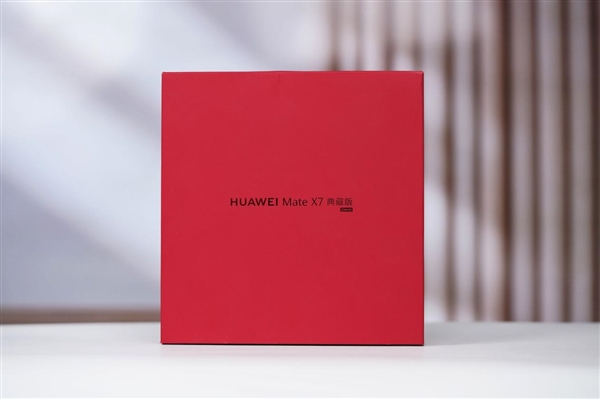 双折叠巅峰之作！华为Mate X7典藏版图赏