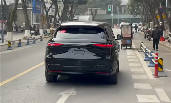 鸿蒙智行2026年大杀器!黑武士版问界M6实车曝光