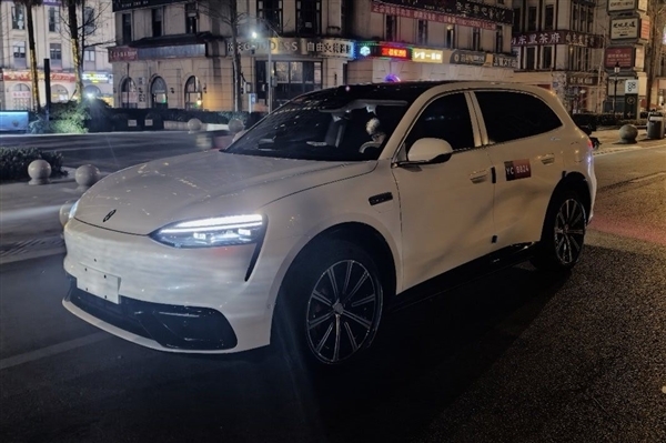 鸿蒙智行2026年大杀器!黑武士版问界M6实车曝光