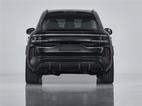 宝马X5同款315大宽胎 极氪8X性能版亮相:三电机+电动尾翼