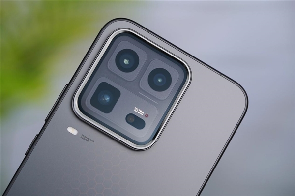 451万分最强旗舰手机！iQOO 15 Ultra图赏